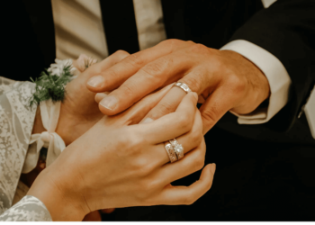 แหวนแต่งงาน ใส่ข้างไหน